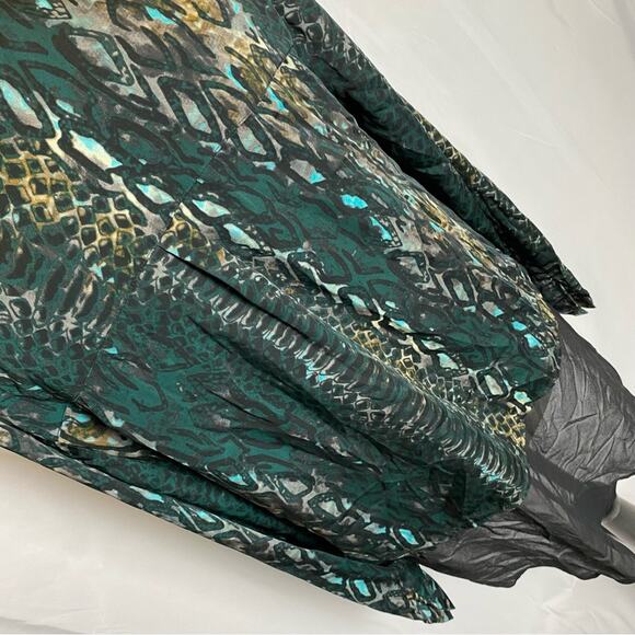 DKNYC Women's Blouse Size Medium Green and Black Snakeskin Print Sheer Hi Lo - Picture 6 of 6